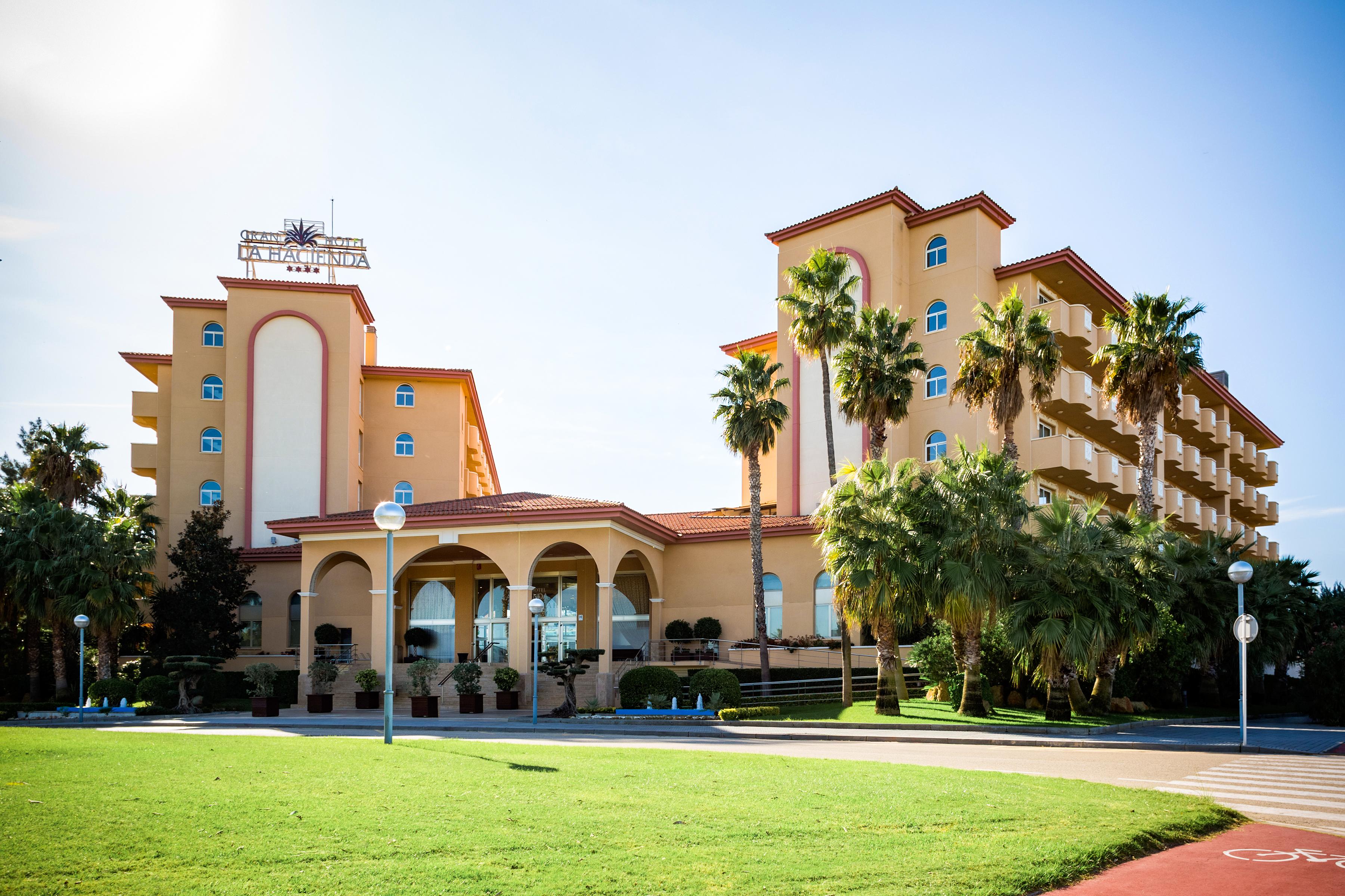 Ohtels La Hacienda Hotel La Pineda Luaran gambar